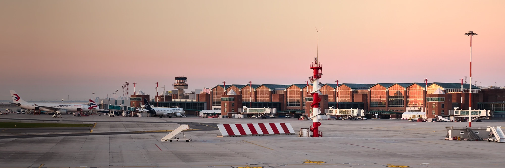 Aereo in partenza dall’Aeroporto Marco Polo di Venezia per un transfer NCC da Belluno
